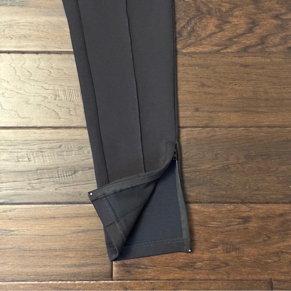 Aritzia TNA Becca Pleated Joggers - Women’s Small - Picture 3 of 11